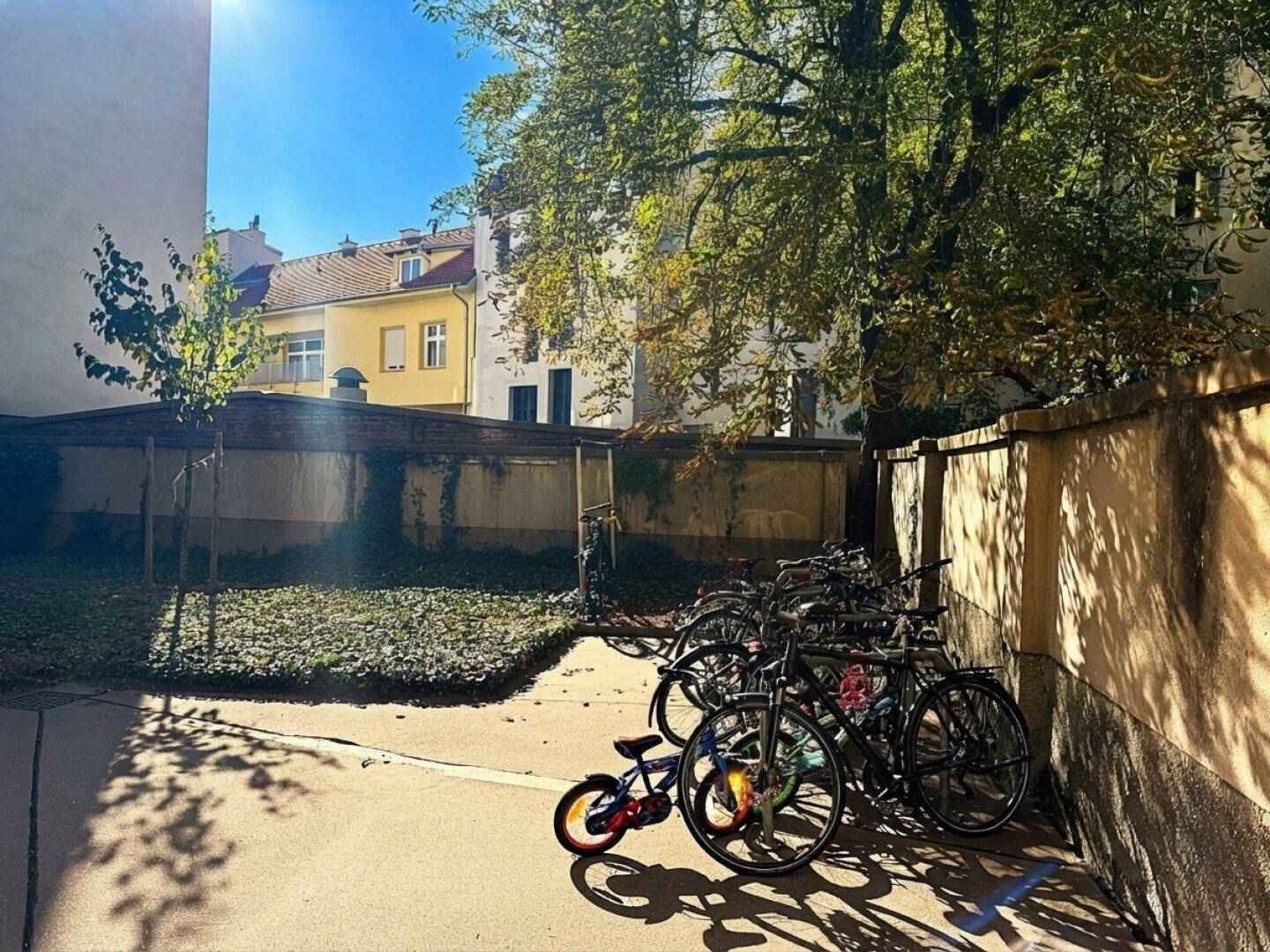 Hof mit Fahrradabstellfläche