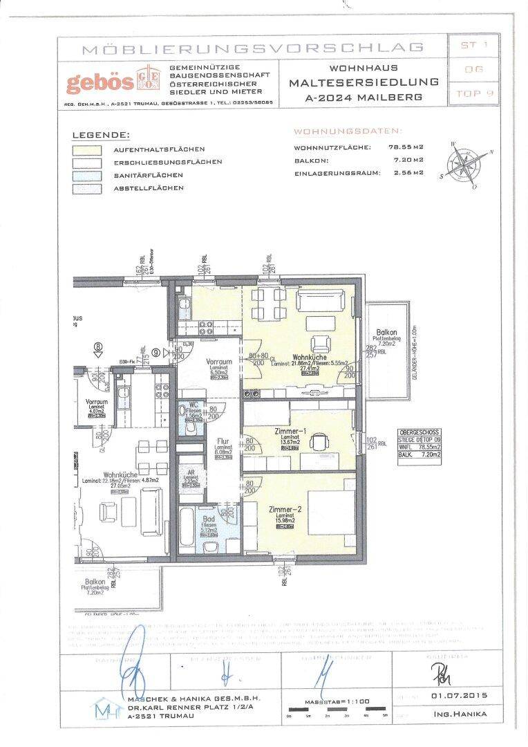 Grundriss mit Möblierungsvorschlag, offenem Wohnbereich und Balkonzugang.