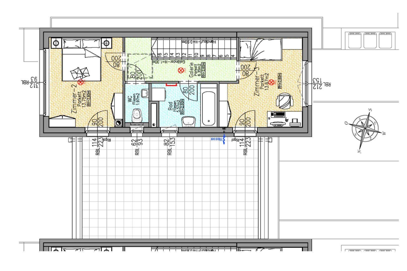 Grundriss des Obergeschosses mit zwei Schlafzimmern, Badezimmer und Galeriebereich.