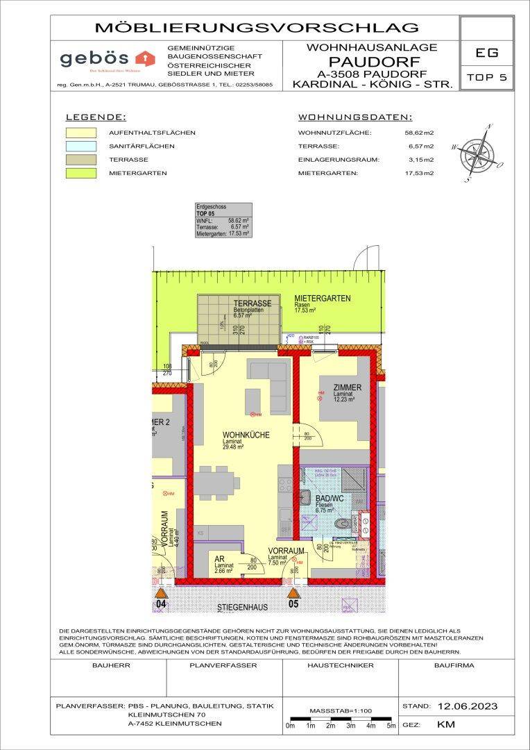Detaillierter Grundriss mit Möblierungsvorschlag, Wohnflächenangaben und Terrassenzugang.