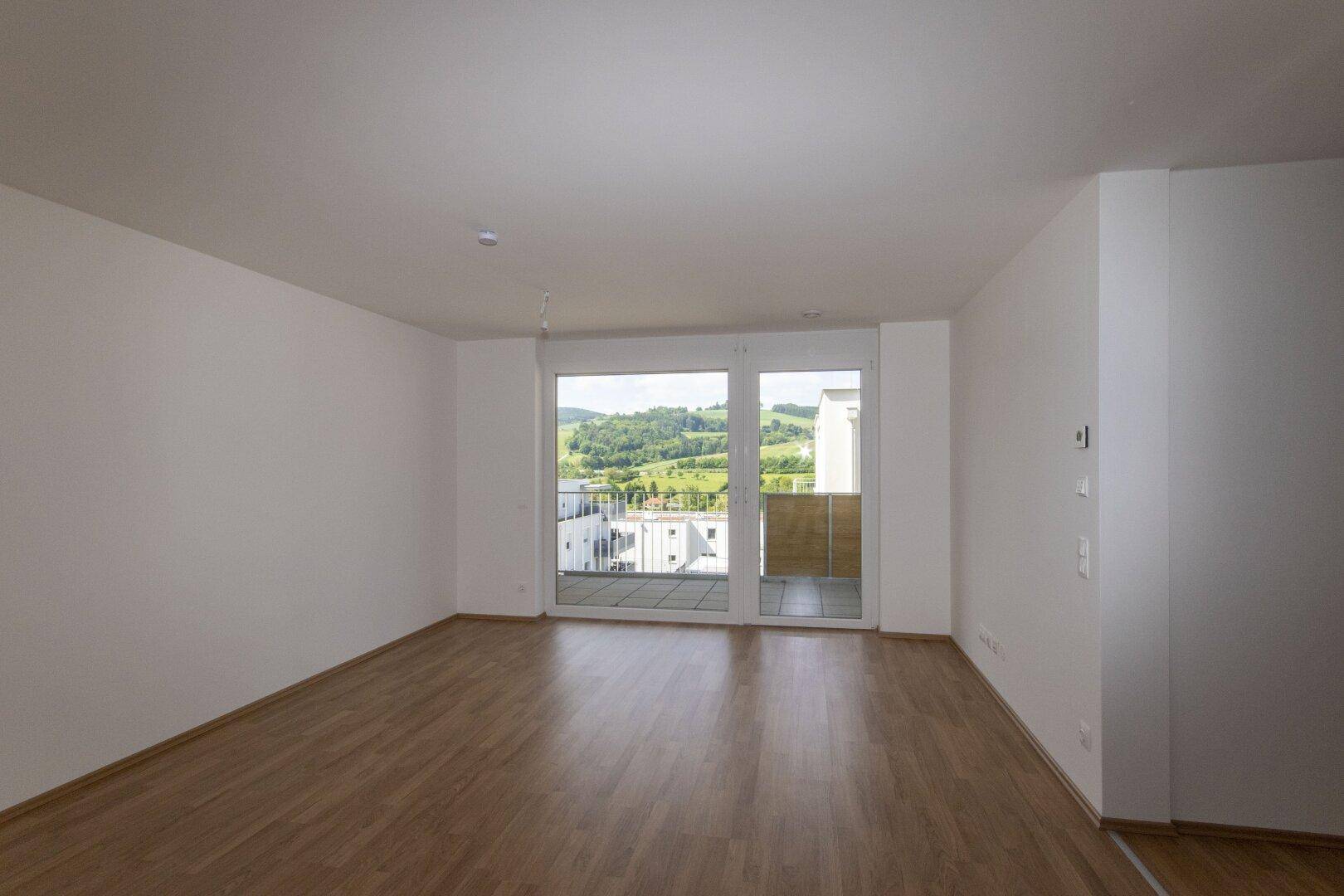 ERSTBEZUG: moderne Wohnung mit überdachten Freiraum - Widok 2