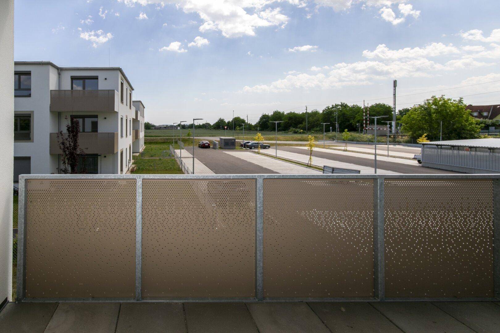 Moderne Neubauwohnung mit geräumigen Balkon - Ansicht 3