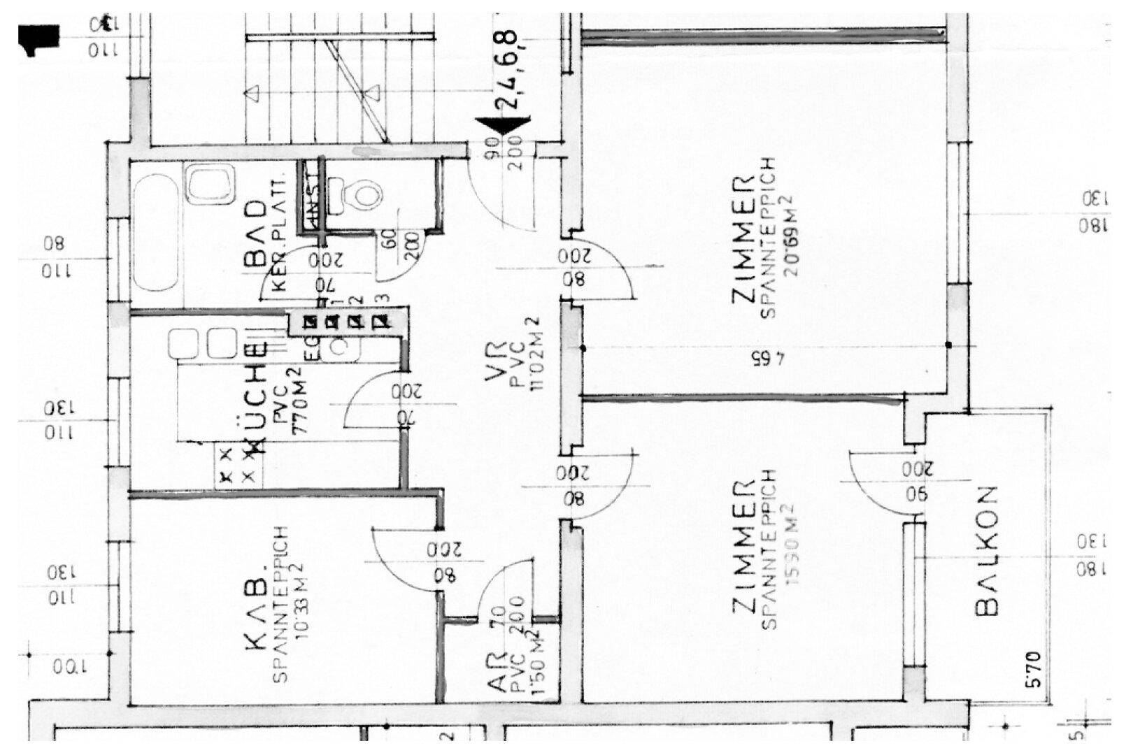 Grundriss einer Wohnung mit Küche, Bad, zwei Zimmern, Abstellraum und Balkon.
