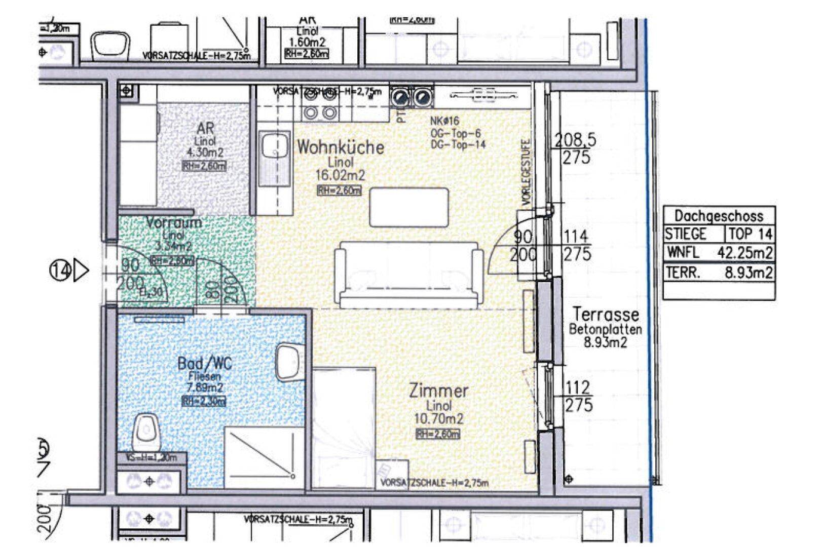 Grundriss einer Dachgeschosswohnung mit Wohnküche, Bad und Terrasse.
