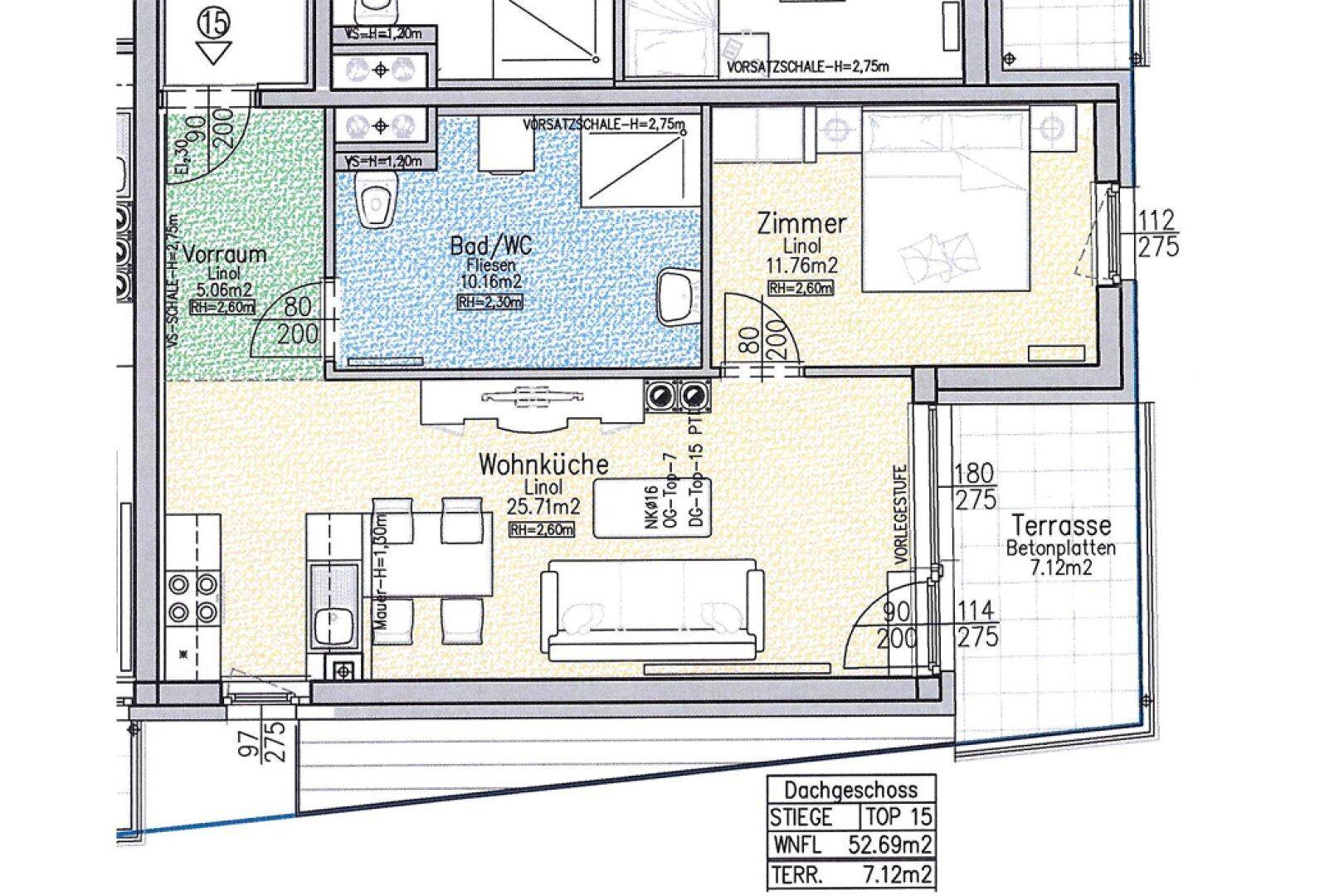 Grundriss einer Dachgeschosswohnung mit offener Wohnküche, Schlafzimmer und Terrasse.