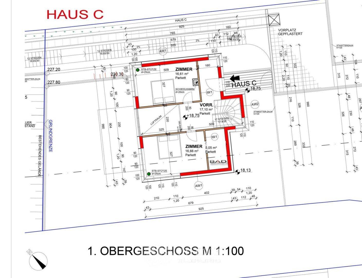 Grundriss des ersten Obergeschosses mit zwei Zimmern, Bad und Einbauschränken.