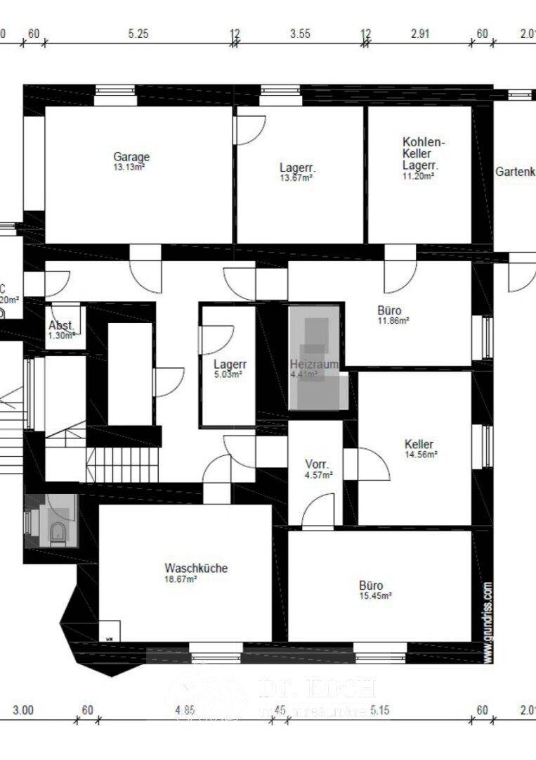 Grundriss des Kellergeschosses mit Garage, Waschküche, Büros und Lagerräumen.