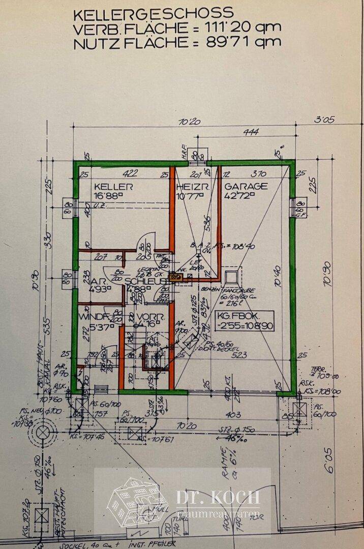 Grundriss des Kellergeschosses mit Garage, Heizraum und weiteren Kellerräumen.