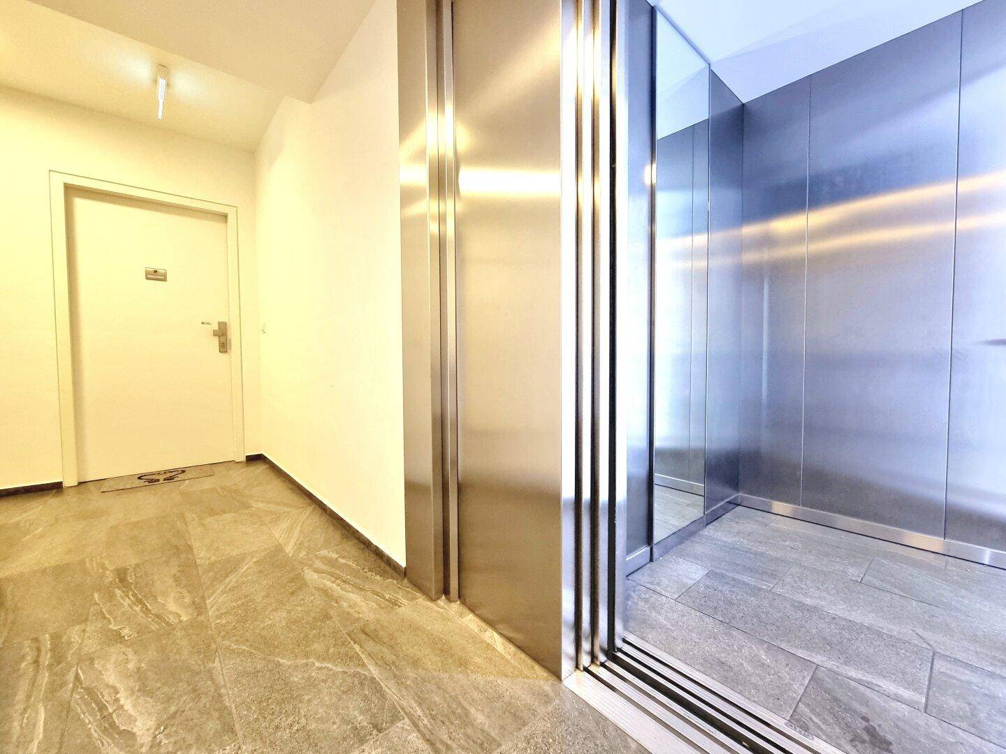 Treppenhaus & Lift