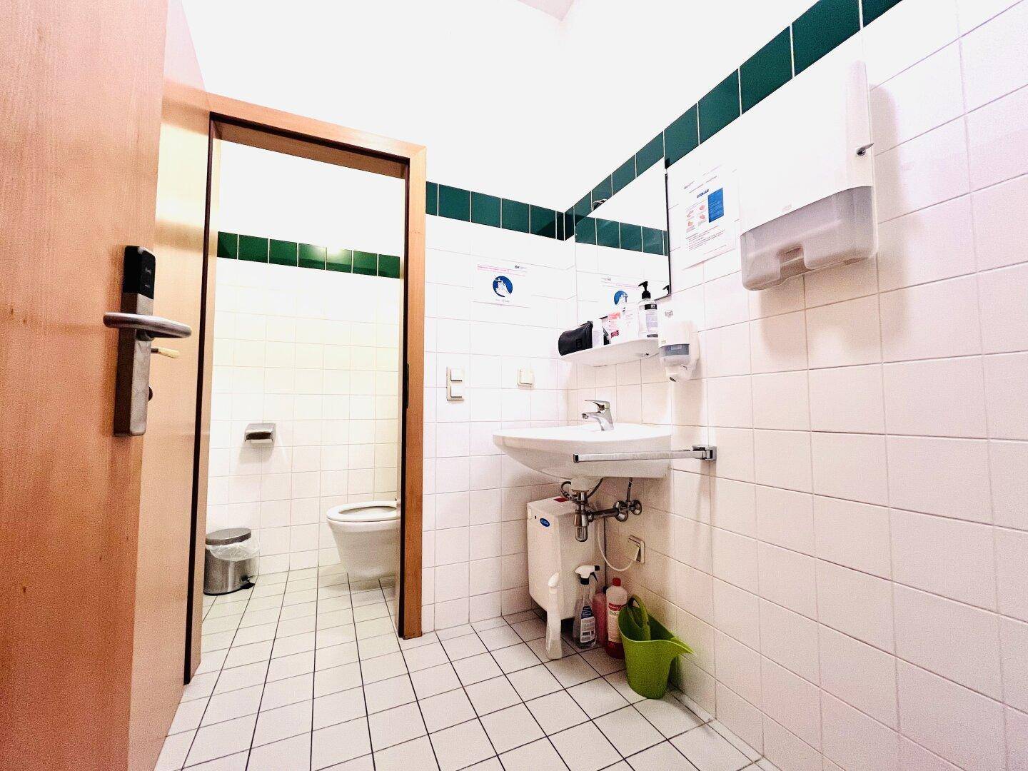 Zentral gelegene Geschäftsfläche in St. Pölten: Büro, Praxis oder Ladenlokal mit modernem Flair - Mehr