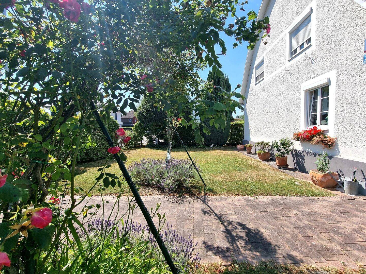 Haus- und Gartenansicht