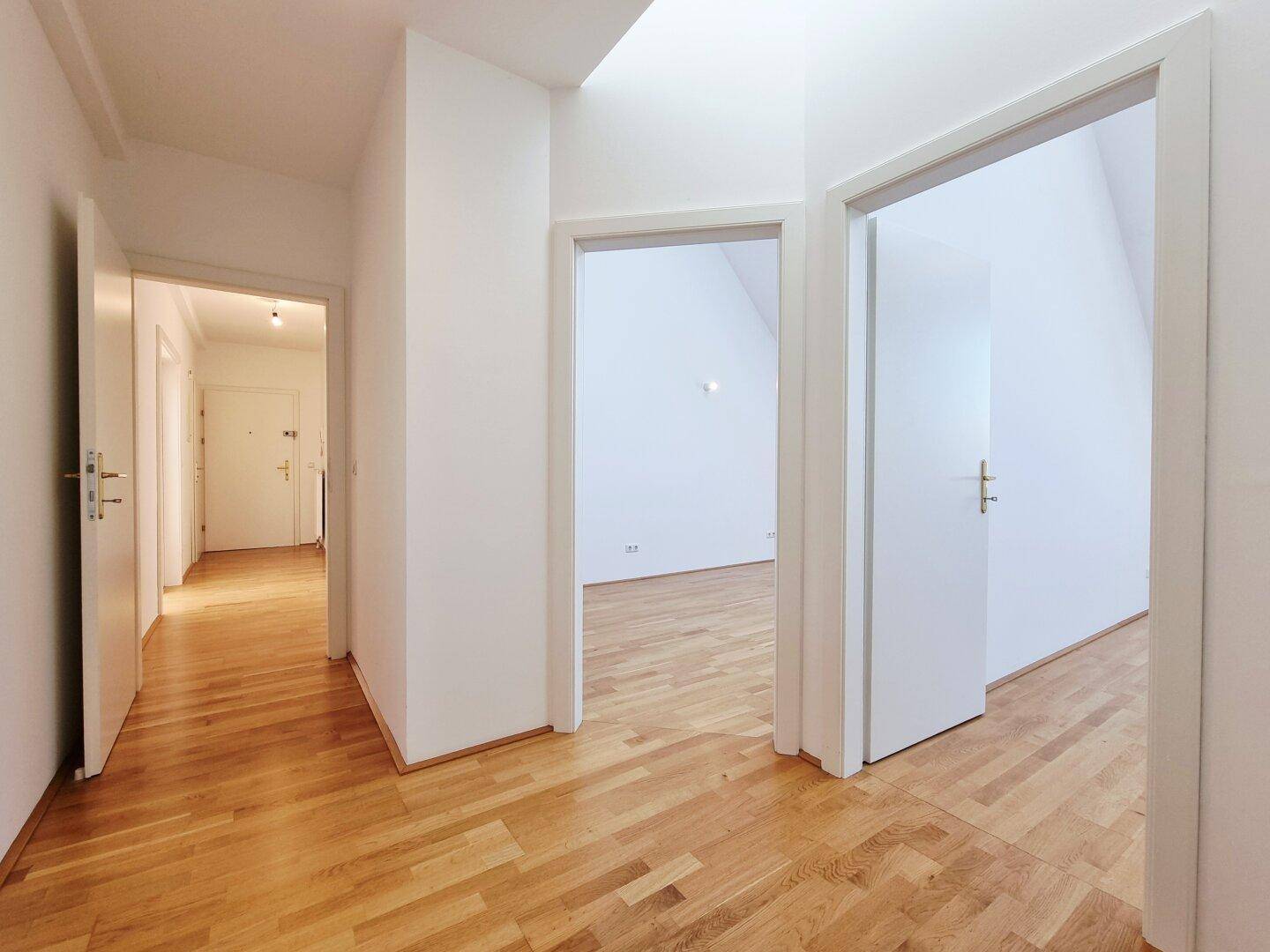 Innenflur / Zimmer