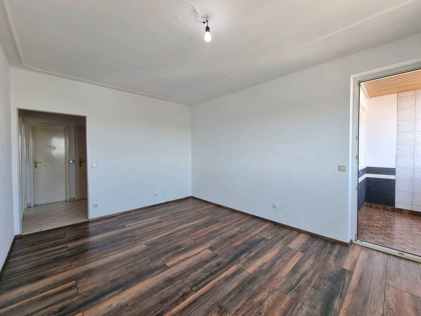 Wohnzimmer / Loggia / Vorzimmer