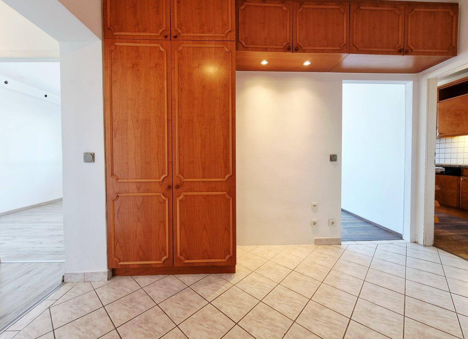 Vorzimmer / Wohnzimmer / Schlafzimmer / Küche