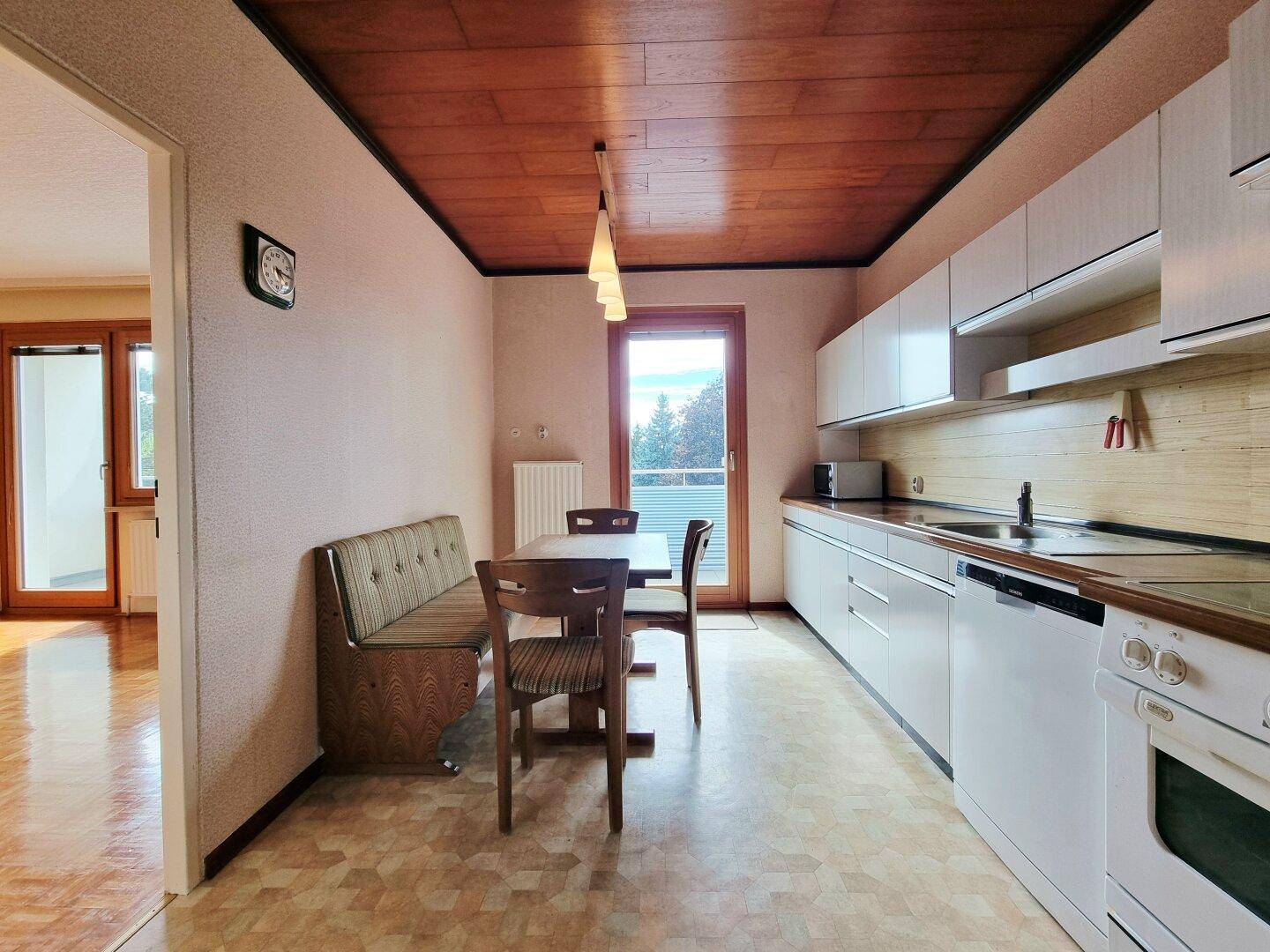 Küche / Wohnzimmer / Loggia