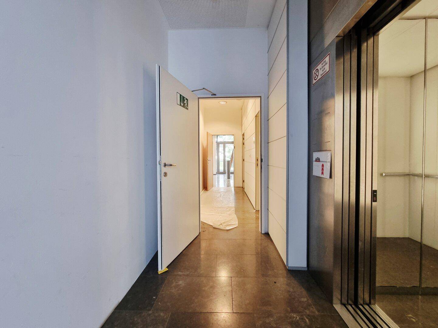 Treppenhaus / Lift