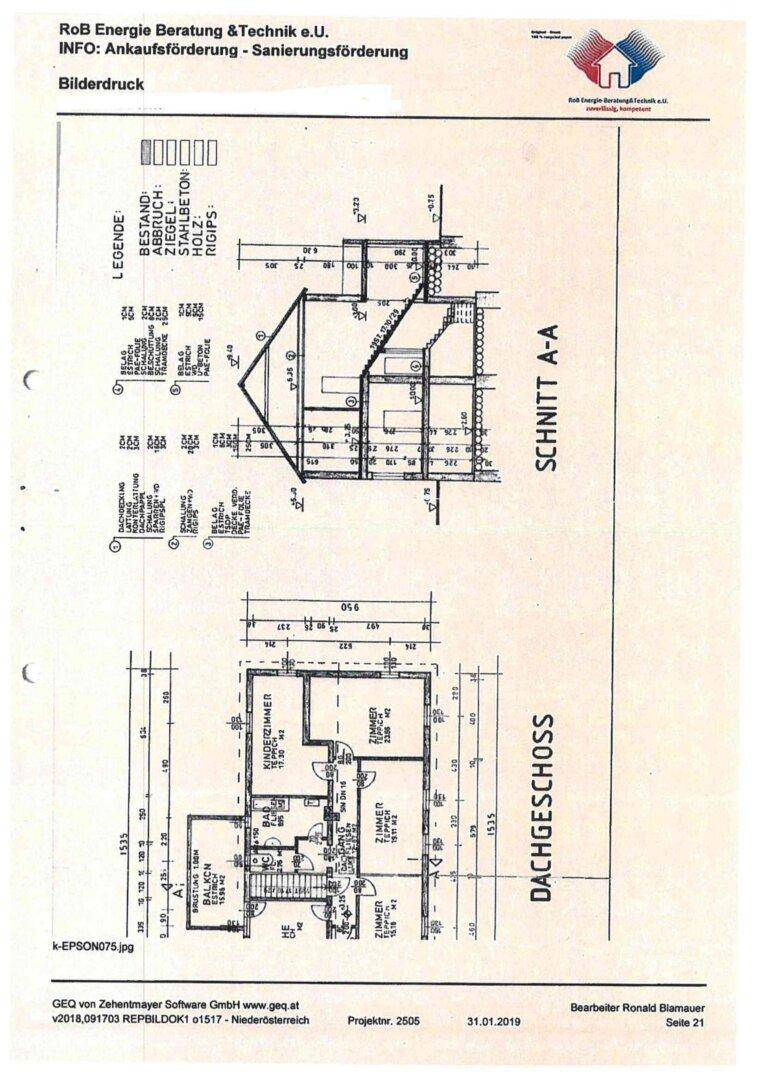 Grundriss des Dachgeschosses mit Balkon und Gebäudeschnitt A-A sowie Legende.