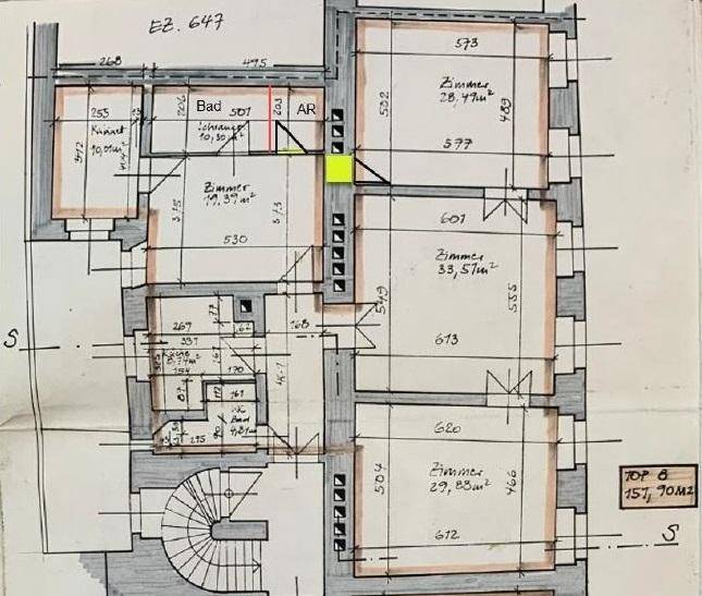 Detaillierter Grundriss einer Wohnung mit mehreren Zimmern und Bad.