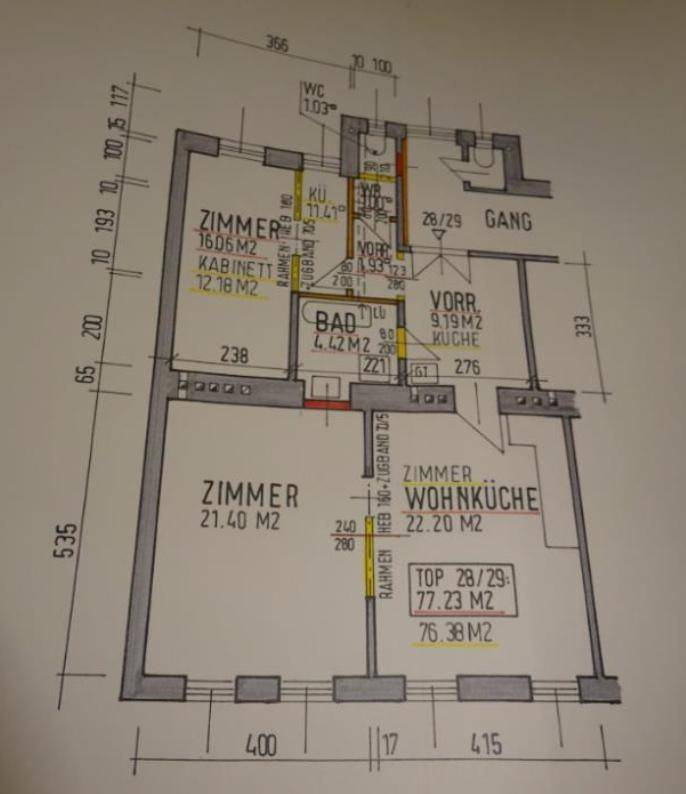 Grundriss der Wohnung mit Zimmern, Bad, WC und offener Wohnküche.