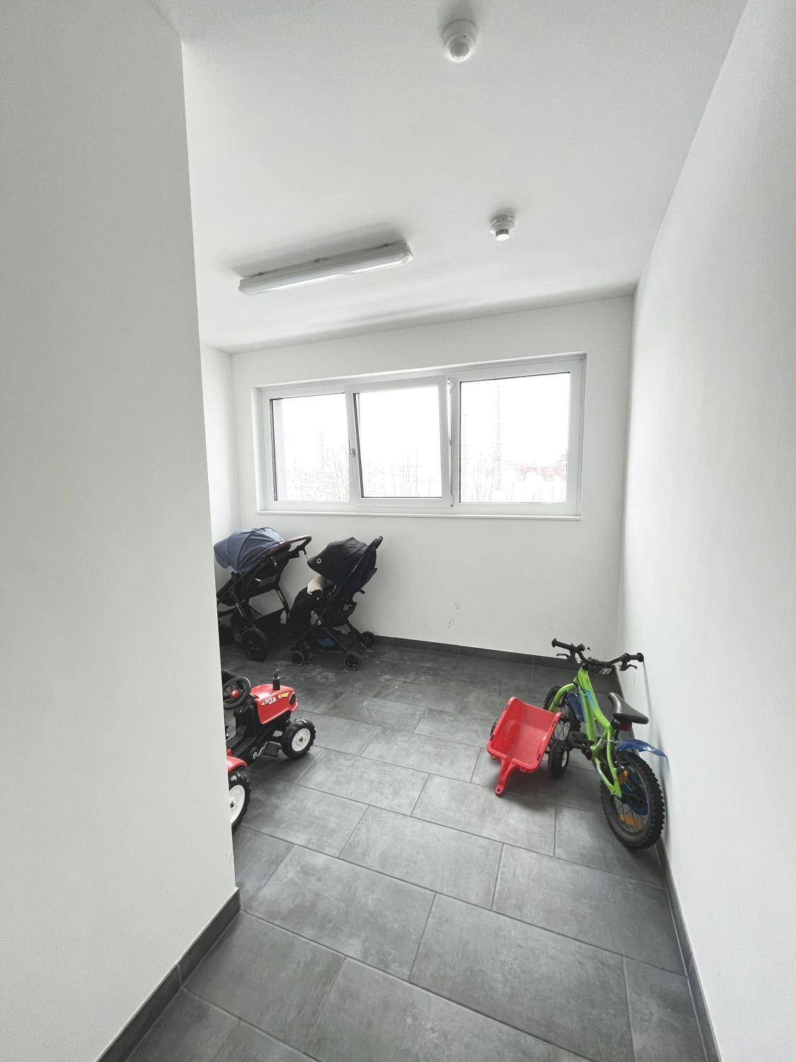 Kinderwagenabstellra