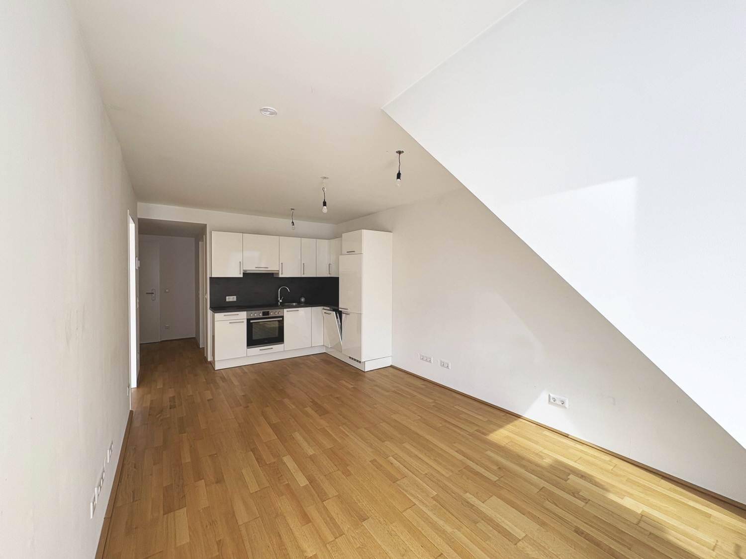 Gemütliche 2-Zimmer-Dachgeschosswohnung mit Terrasse - in der Koloniestraße! - Widok 2