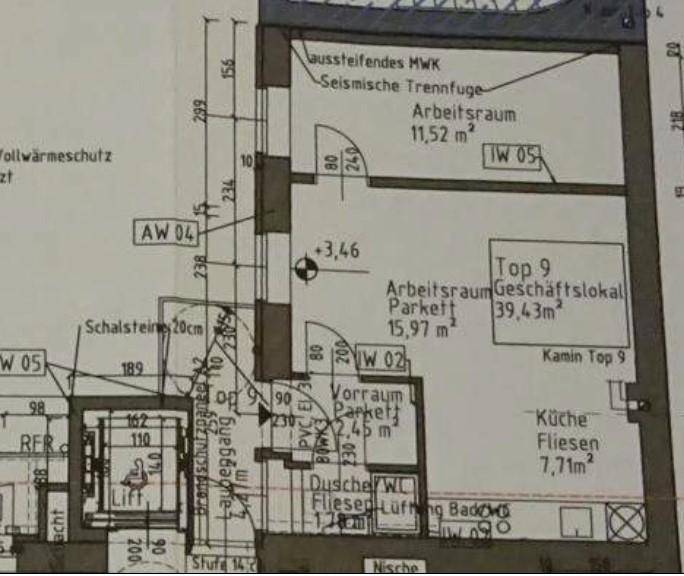Grundrissplan eines Geschäftslokals mit Arbeitsräumen, Dusche und WC.