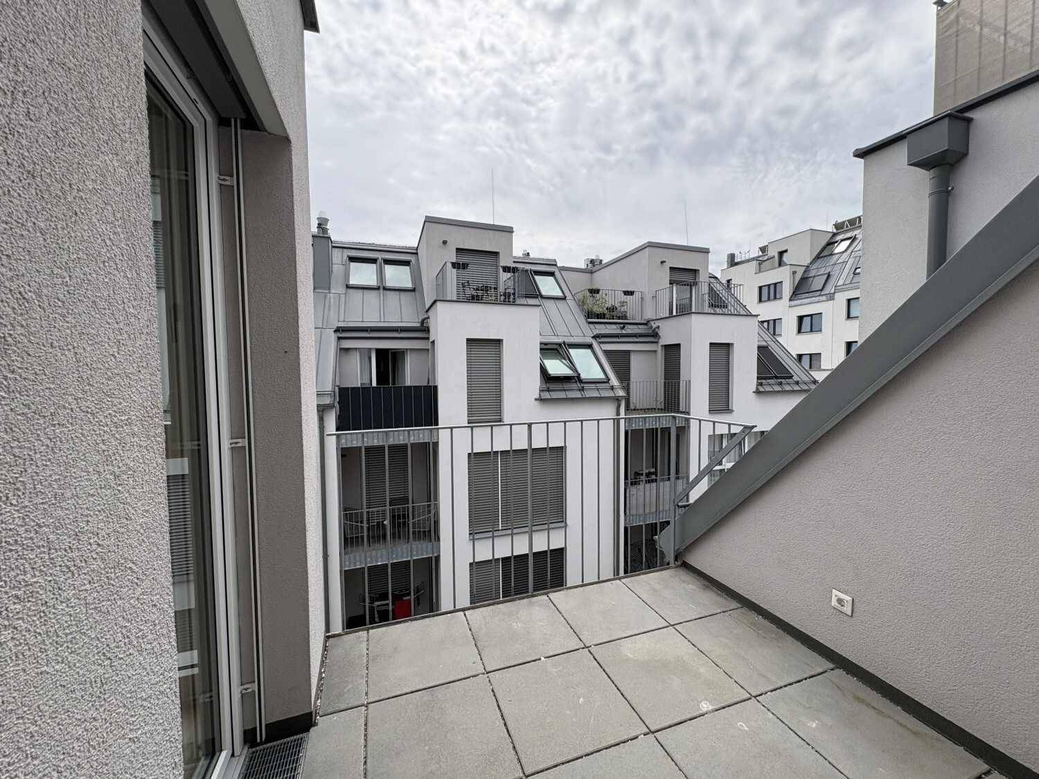 Gemütliche 2-Zimmer-Dachgeschosswohnung mit Terrasse - in der Koloniestraße! - Widok 4