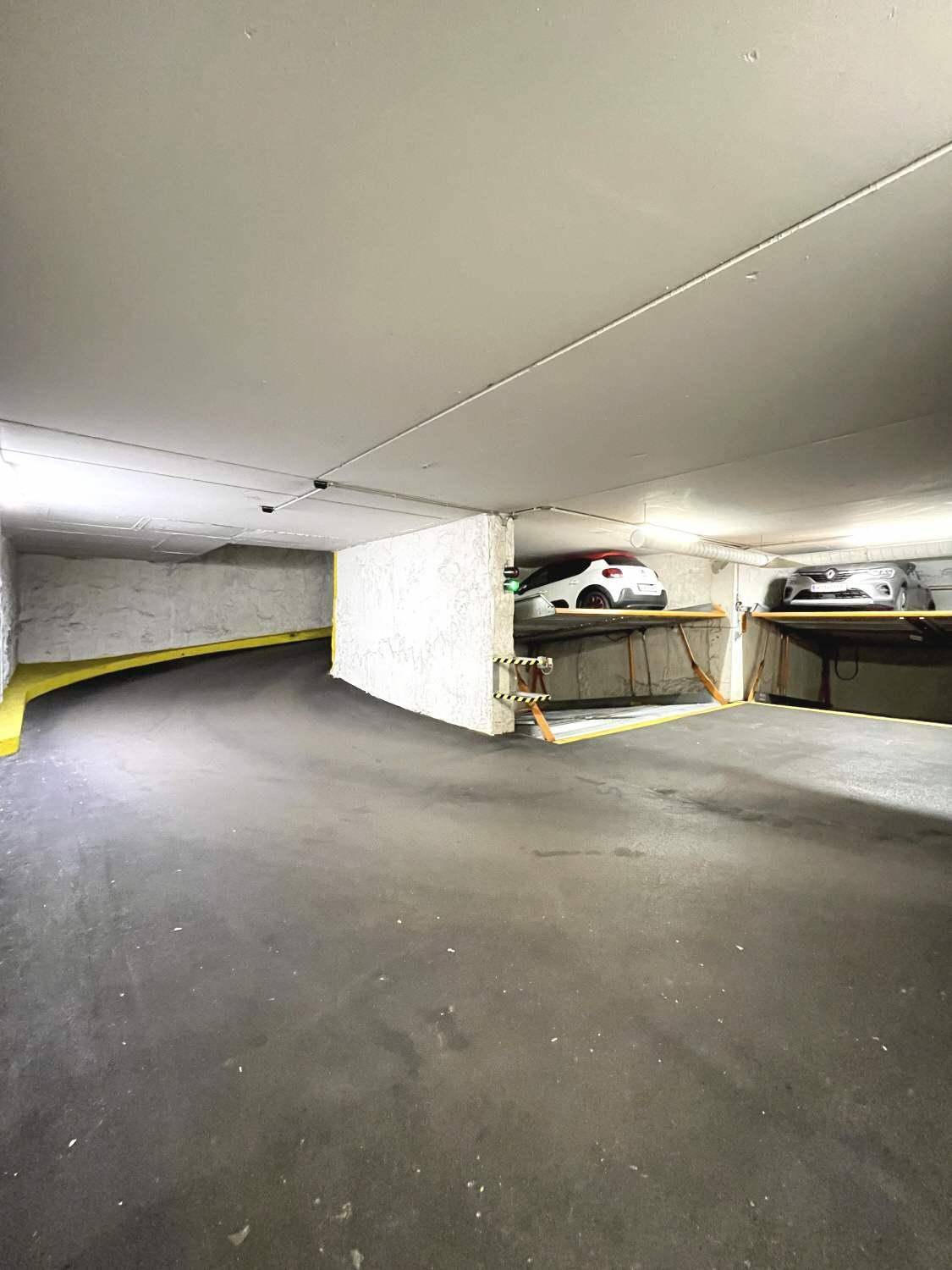 Garage V