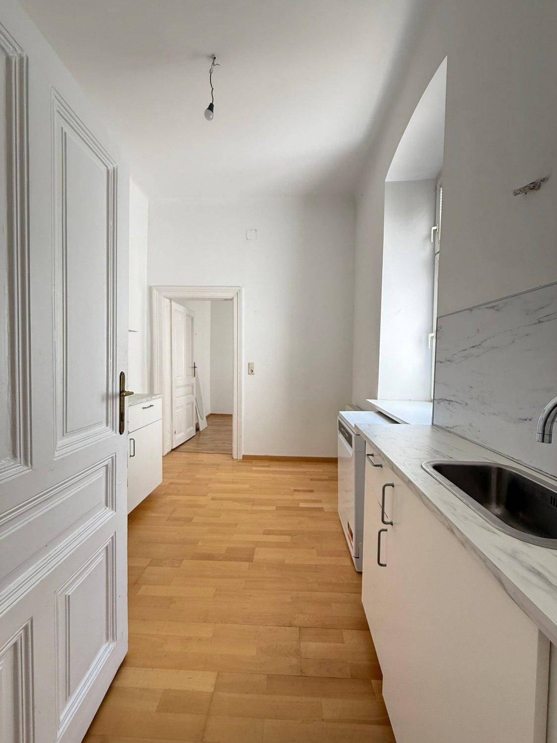 3,5 Zimmer mit großem Balkon warten auf Sie -Stilvolles Altbaujuwel in Bestlage von Währing! – pohled 6
