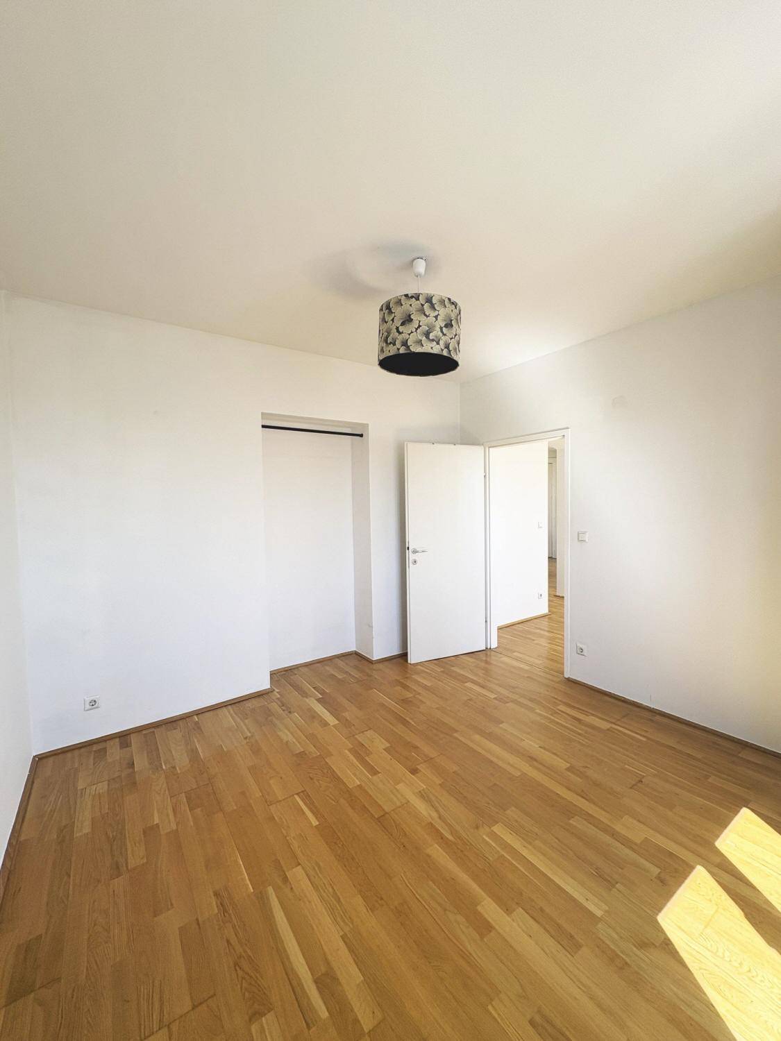 Schöne 2,5-Zimmer-Altbauwohnung nähe Altes AKH- genießen Sie diesen Ausblick - Ansicht 6