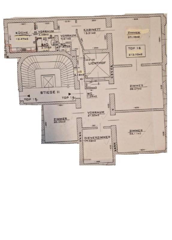 Grundriss einer Wohnung mit mehreren Zimmern, Küche, Bad und separatem WC.