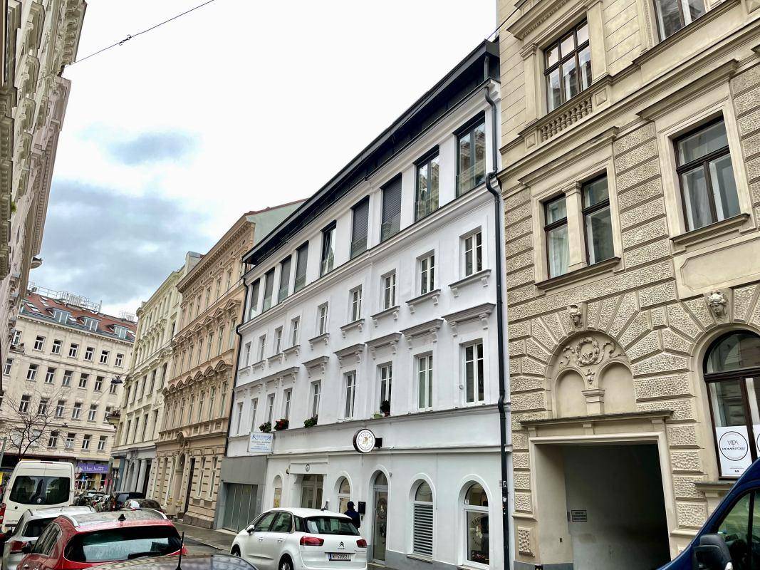 Unbefristet vermietet / Geschäftslokal als Wohnung genutzt / attraktives Haus – pohled 2