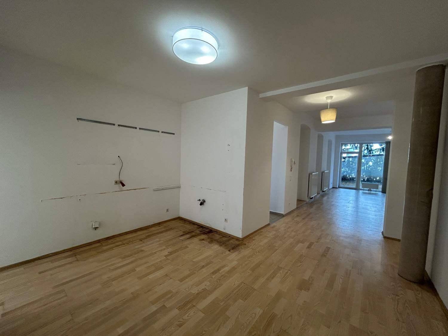Küche + Wohnzimmer
