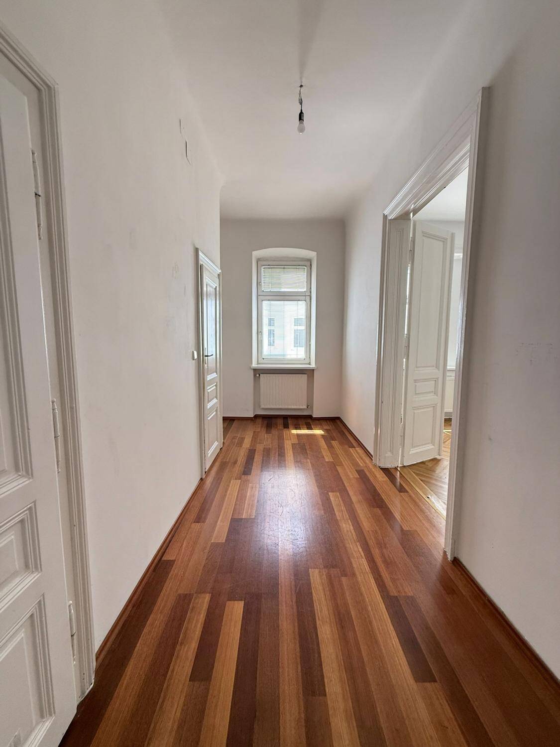 3,5 Zimmer mit großem Balkon warten auf Sie -Stilvolles Altbaujuwel in Bestlage von Währing! – další