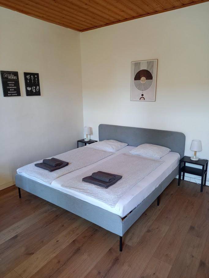Schlafzimmer 1