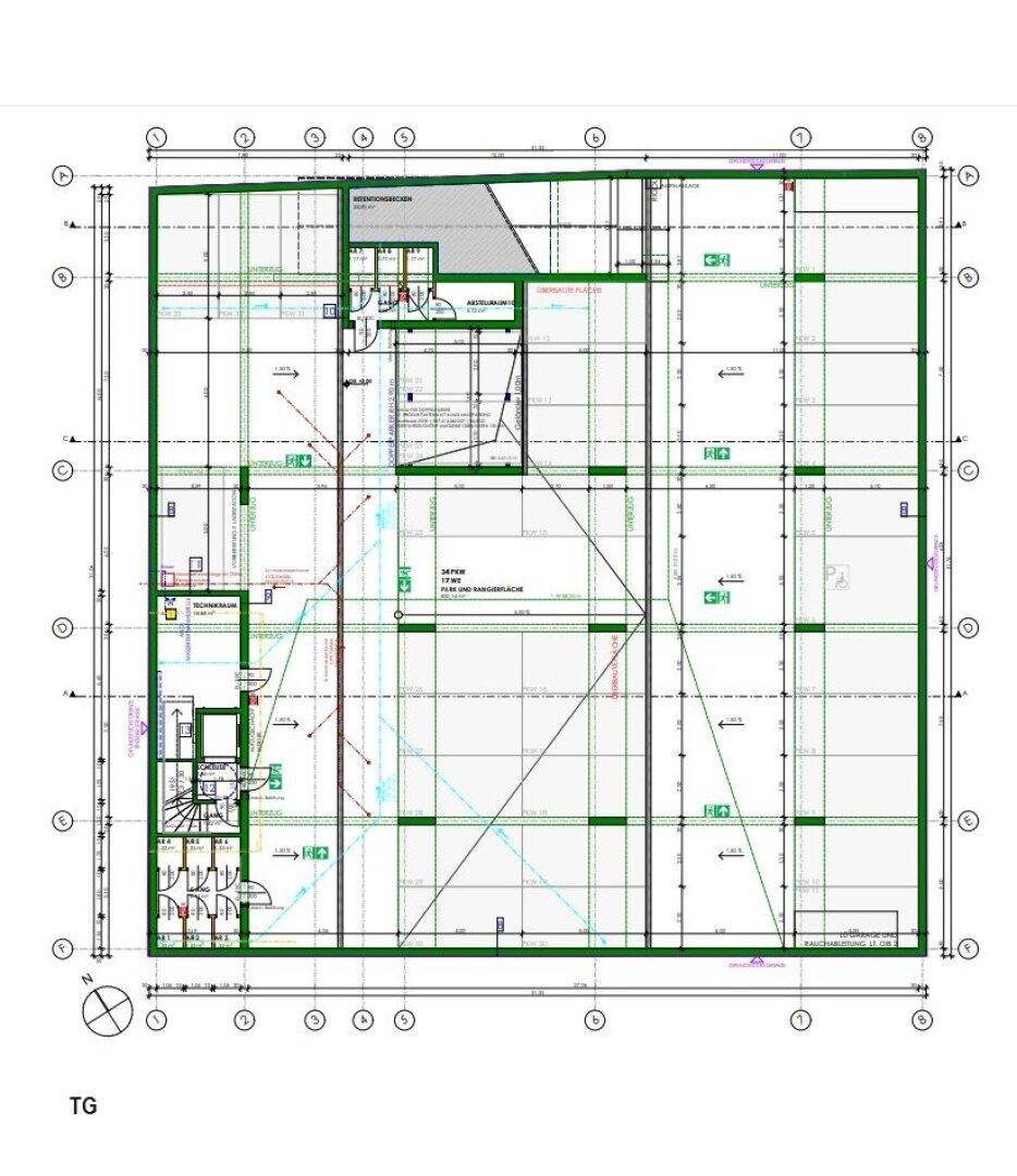 Grundriss der Tiefgarage mit zahlreichen Stellplätzen und Zufahrtsbereichen für Fahrzeuge.