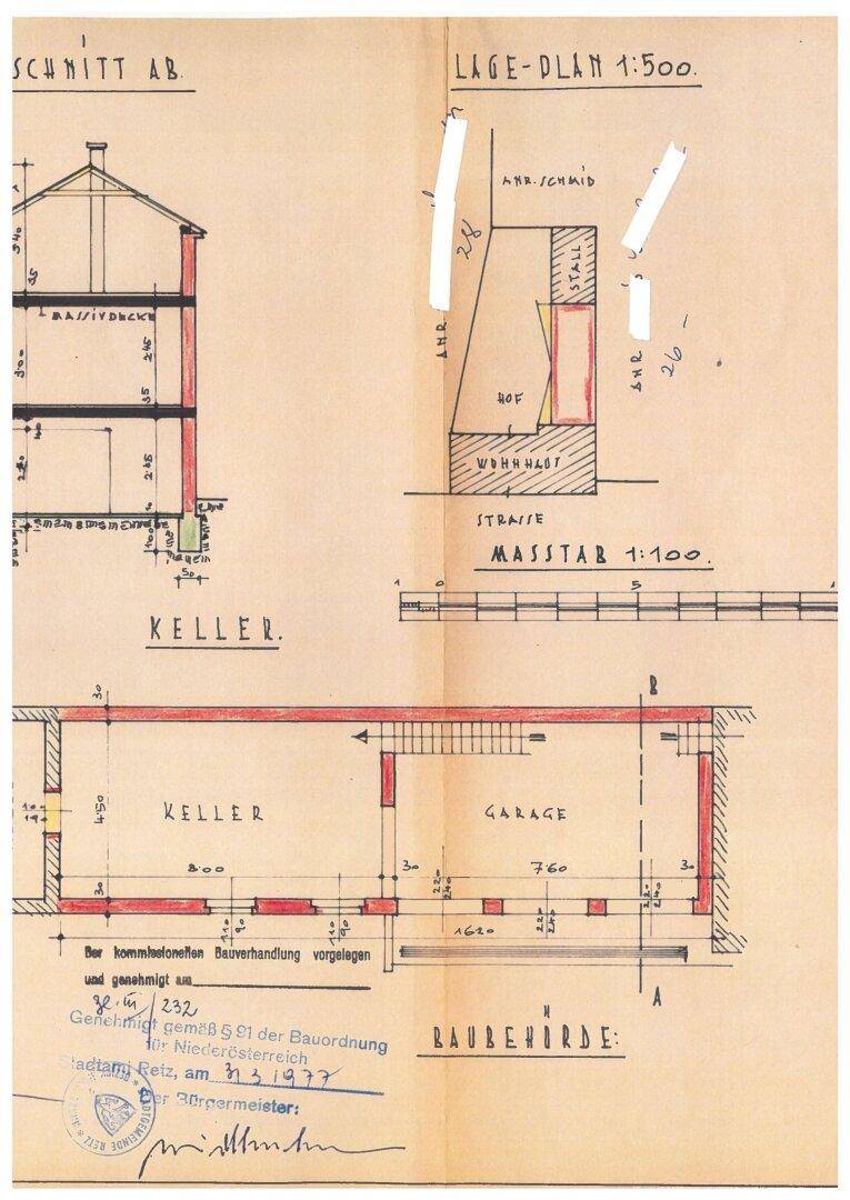 Mehrere Baupläne auf einer Seite, darunter Schnitt, Lageplan und Kellergrundriss mit Garage.