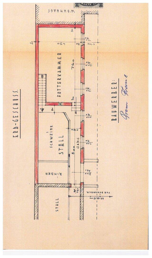 Grundriss des Erdgeschosses eines landwirtschaftlichen Gebäudes mit Stallungen und Futterkammer.