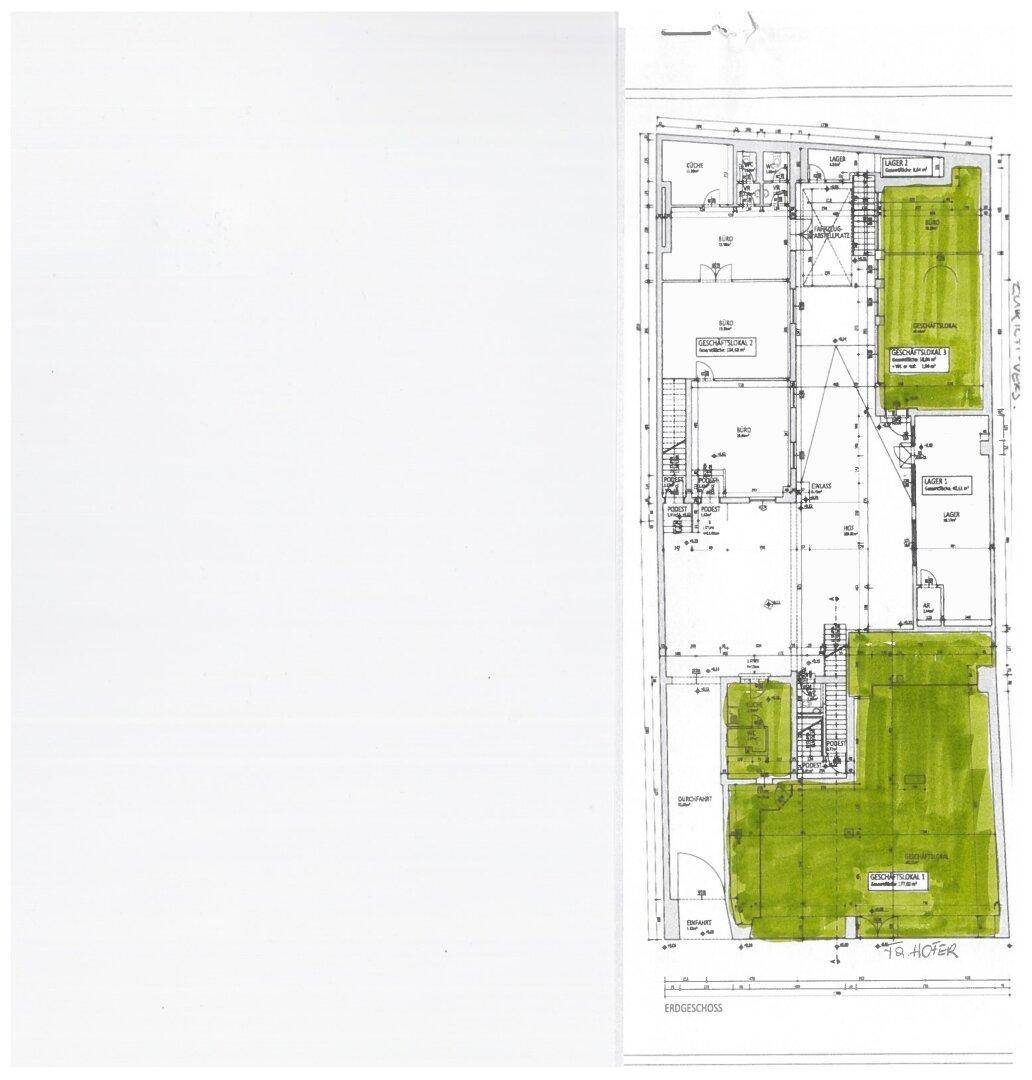 Grundriss des Erdgeschosses mit markierten Bereichen und Treppenhaus.