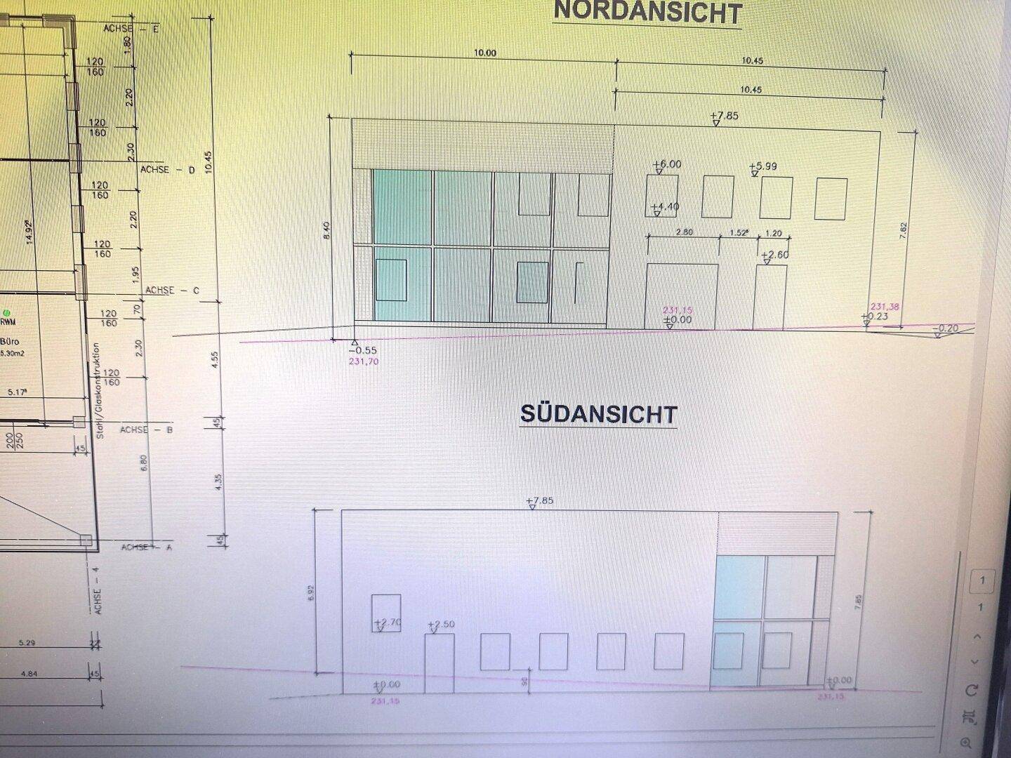 Digitale Ansichten des Gebäudes, die die Nord- und Südfassade mit Fensteranordnungen zeigen.