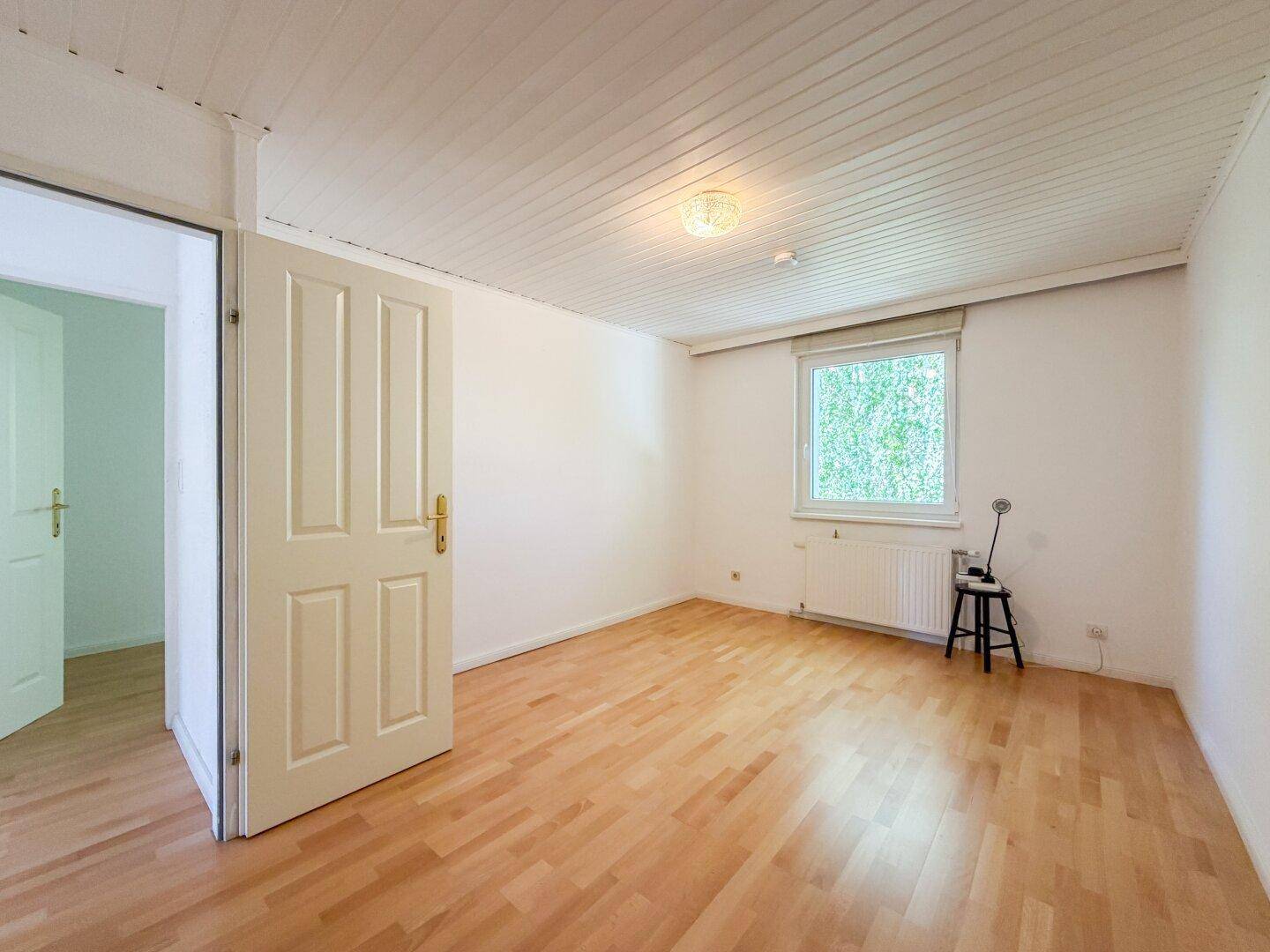 ESSLINGER GRÜNLAGE - Einfamilienhaus mit Garten und Garage - Więcej