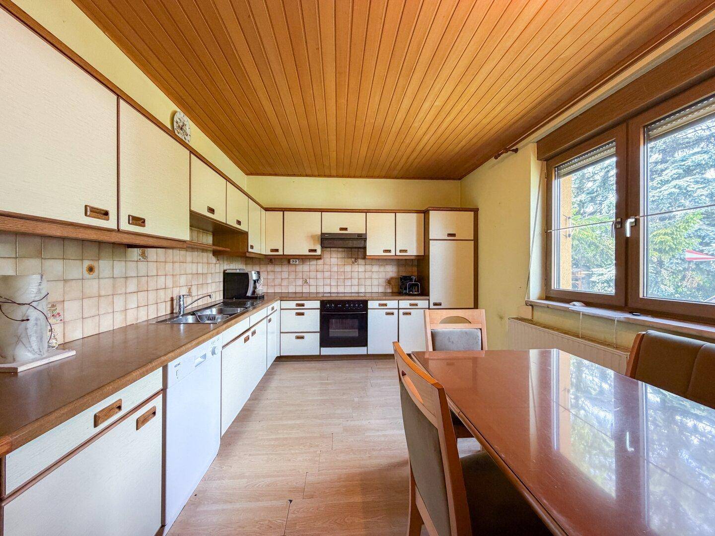 FREIRAUM UND PRIVATSPHÄRE - Einfamilienhaus mit Garage, Pool und großem Garten - voll unterkellert - Ansicht 6
