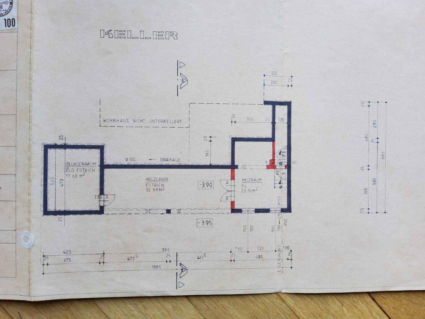 Grundriss des Kellergeschosses mit Lagerraum, Holzlager und Heizraum.