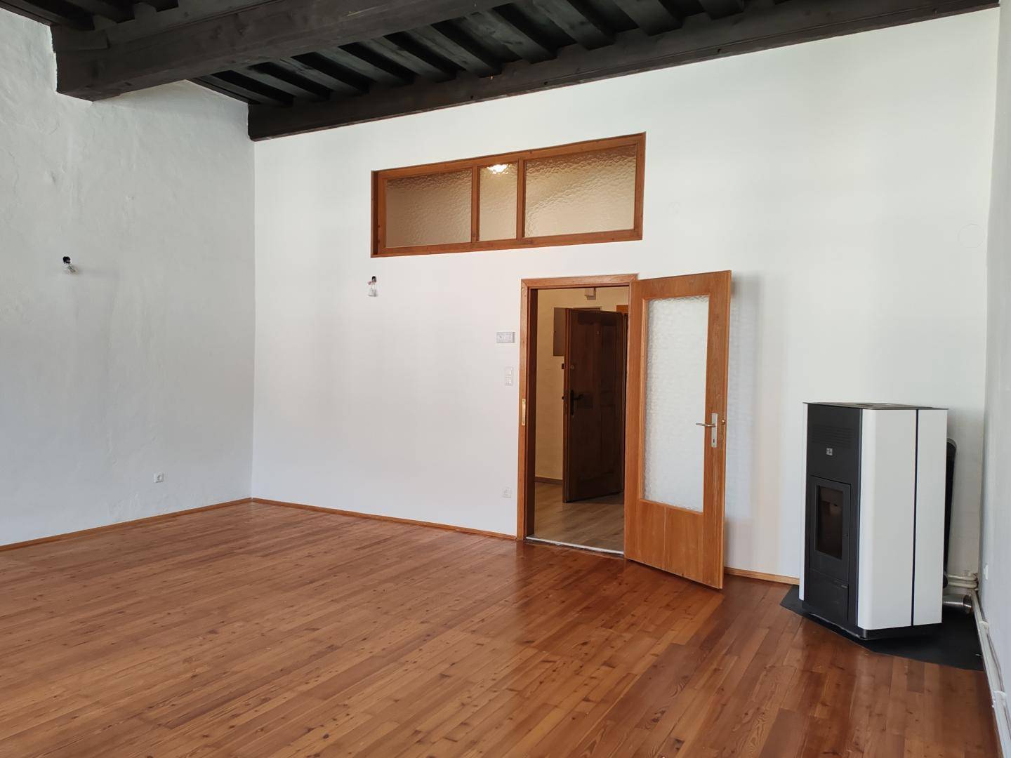Wohnzimmer mit Blick zum Vorraum