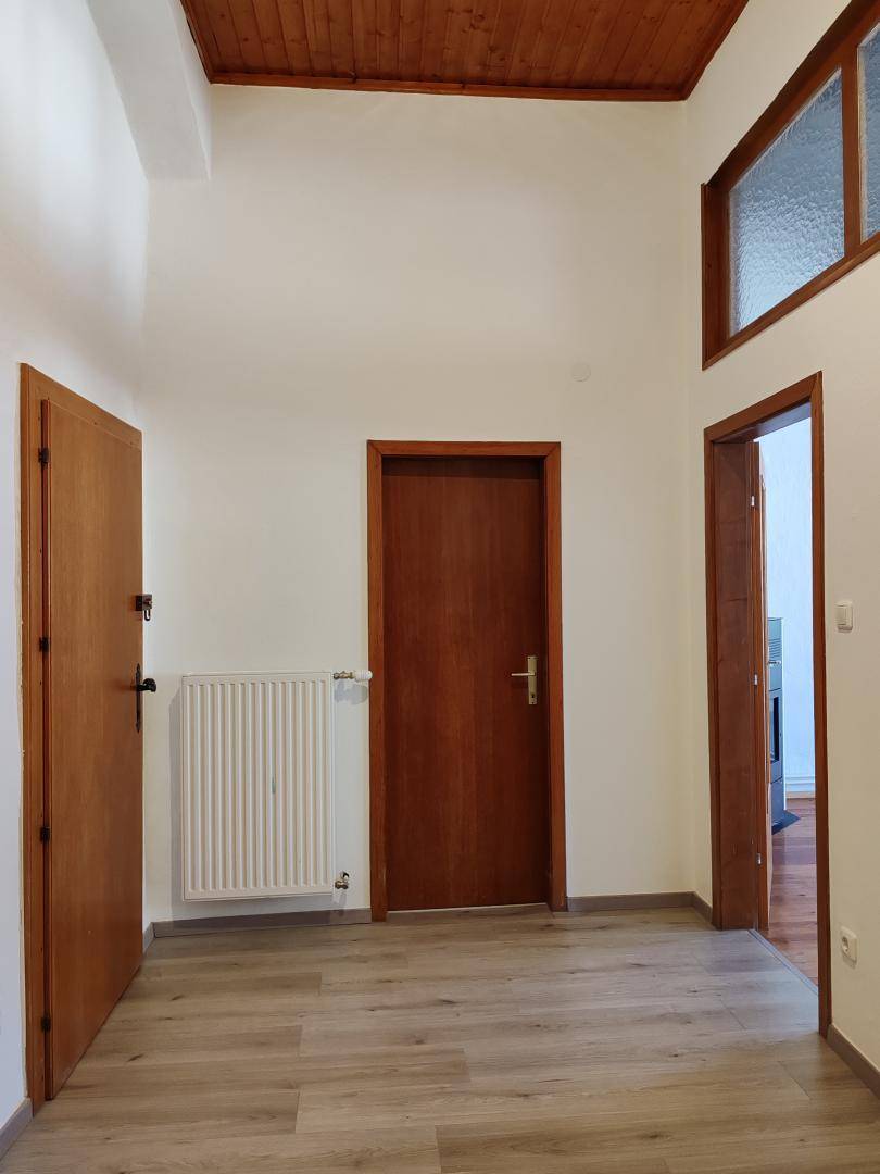 Vorraum mit Blick auf Eingangstür, AR-Tür & WZ-Tür