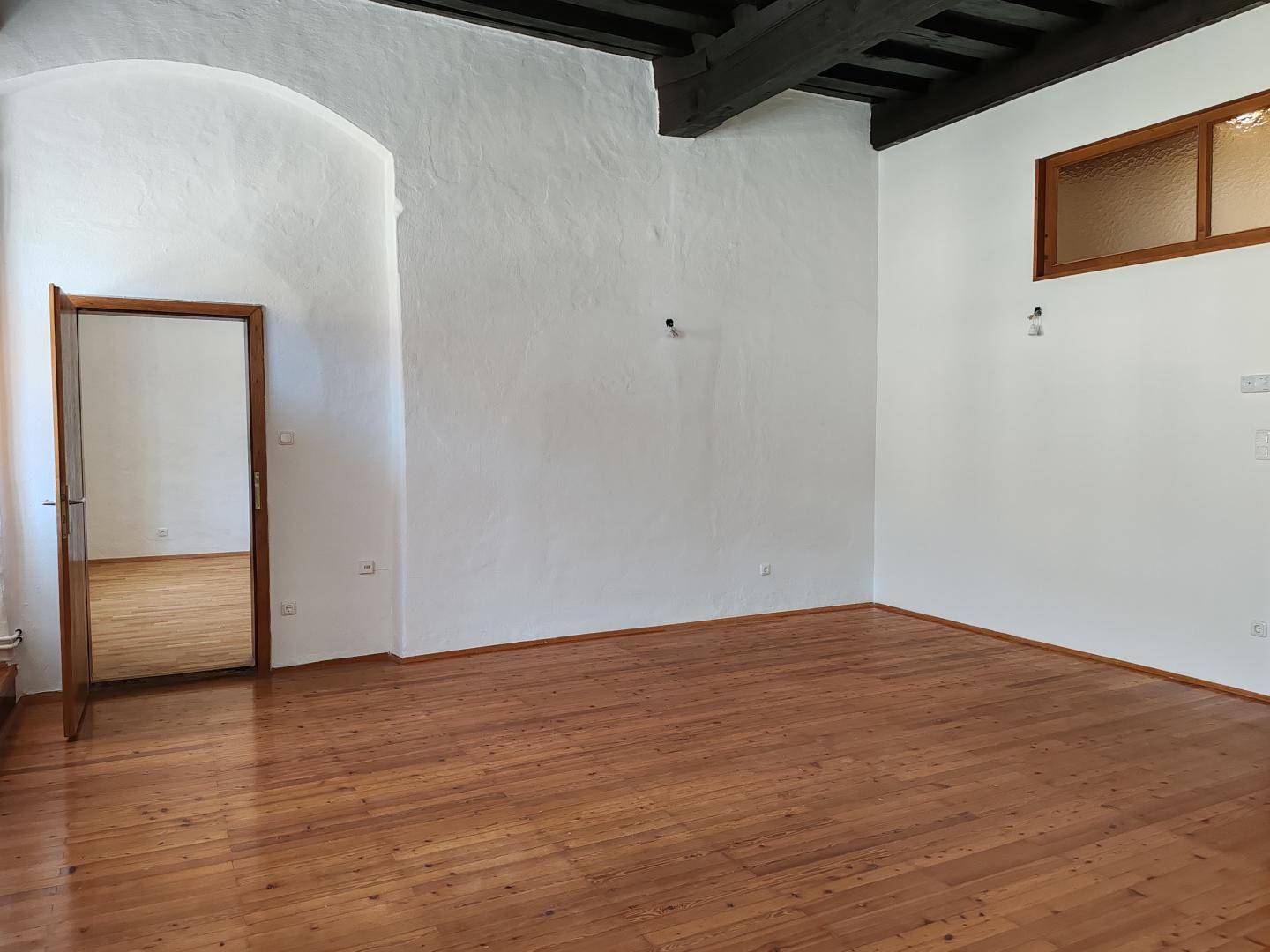 Wohnzimmer mit Blick zum Schlafzimmer