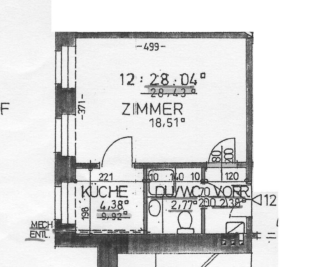 Grundrissplan einer kleinen Wohnung mit einem Zimmer, separater Küche und WC.