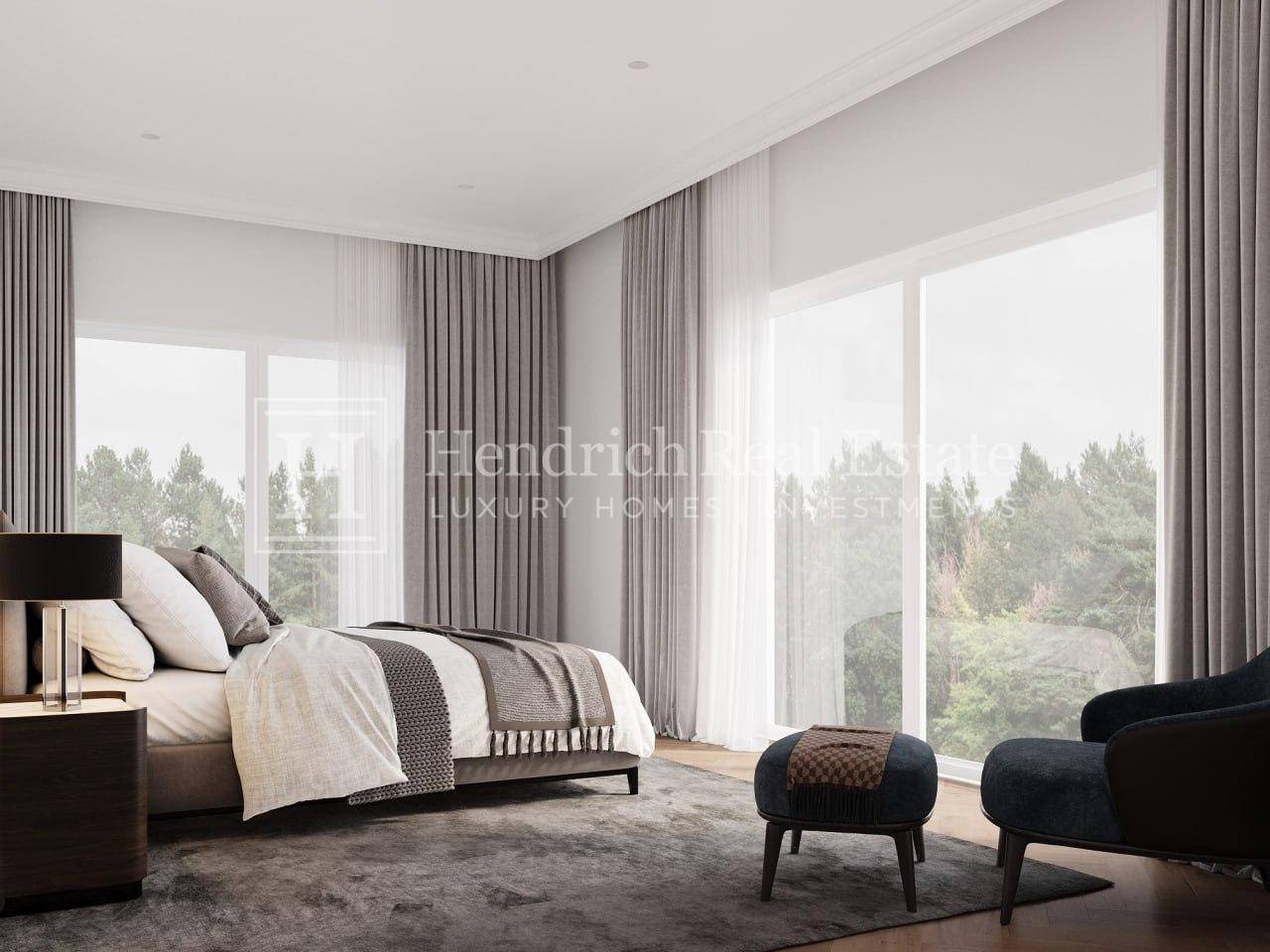 Modernes Schlafzimmer mit großen Fenstern, die einen Blick ins Grüne bieten, und komfortablem Bett.