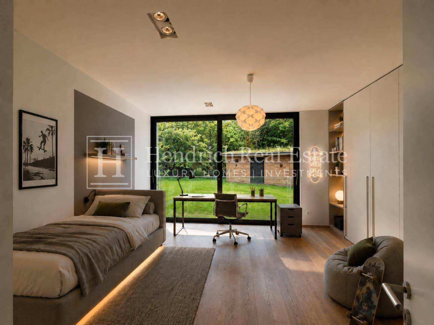 Kinderzimmer mit Bett, Schreibtisch und großem Fenster mit direktem Blick in den Garten.