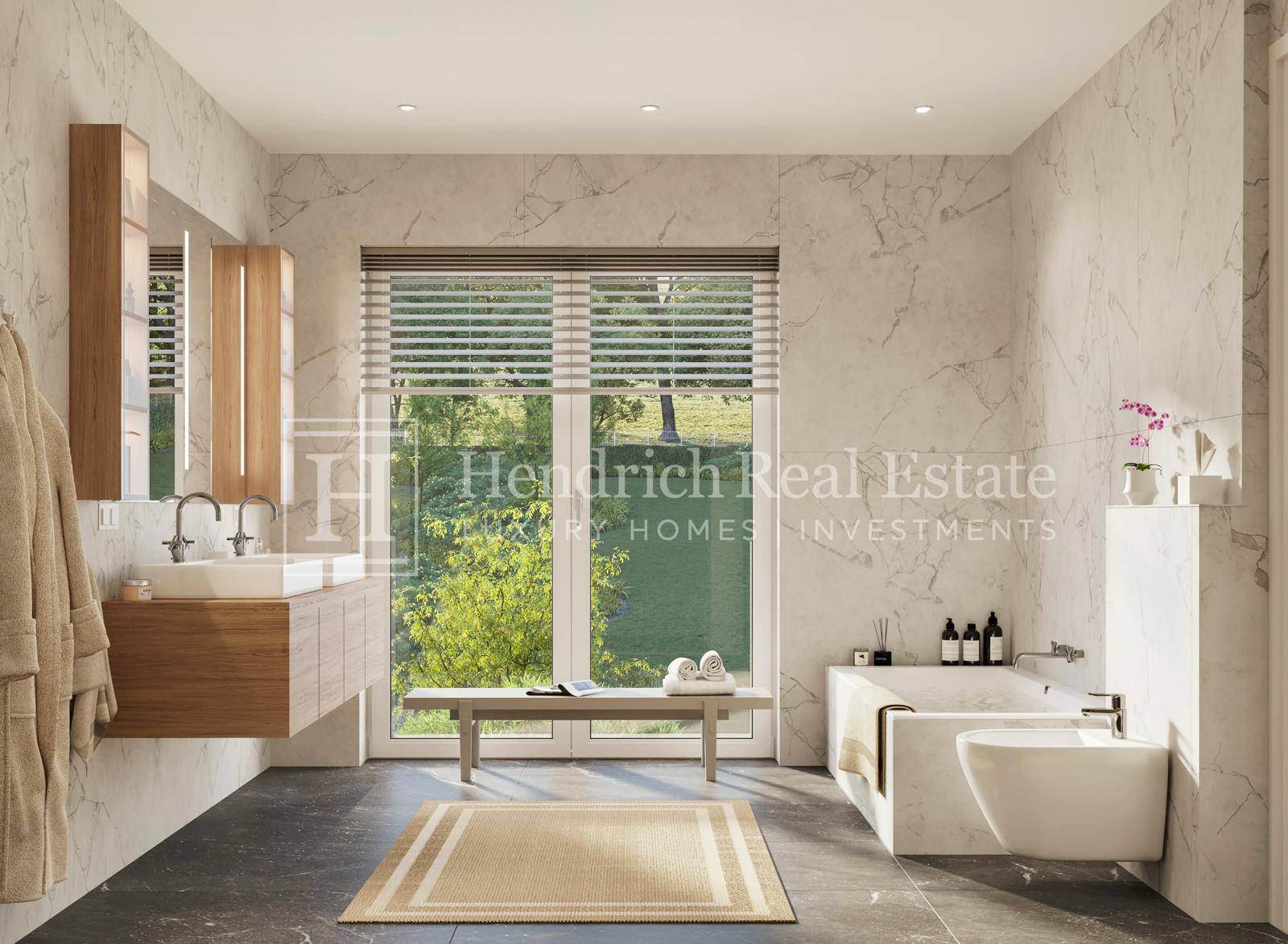 Elegantes Badezimmer mit Marmorfliesen, Doppelwaschbecken, Badewanne und Fenster mit Blick ins Grüne.